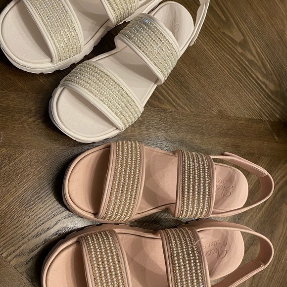 Sketchers foam bedazzled sandals - Picture 2 of 3